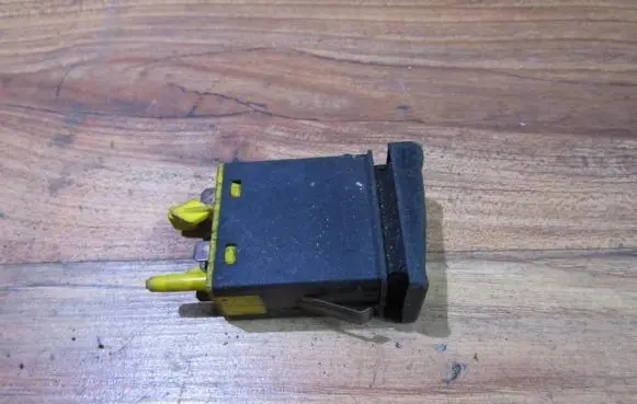 Fog light switch