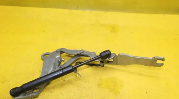 Engine bonnet/hood hinges