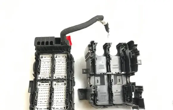 Chevrolet Malibu Fuse box set 2341147501 33203404 23296304