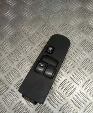 Mitsubishi Colt Electric window control switch MR587959