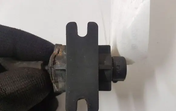 Opel Zafira A Vacuum valve 72244800