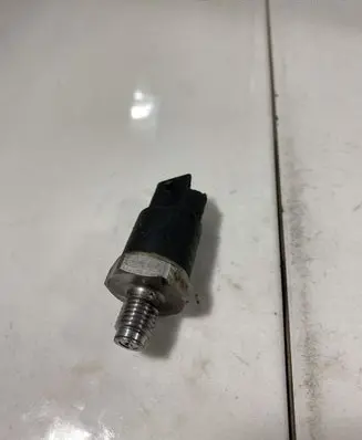 Fuel pressure sensor
