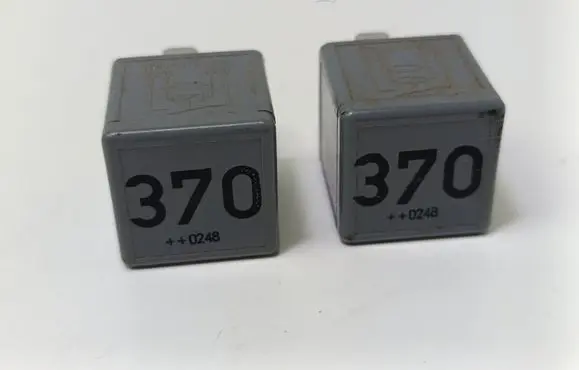 Audi A6 S6 C5 4B Other relay 8D0951253