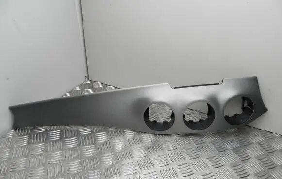 Radio/GPS head unit trim