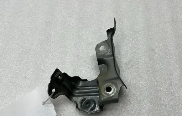 BMW 1 F40 Fender mounting bracket 7450388
