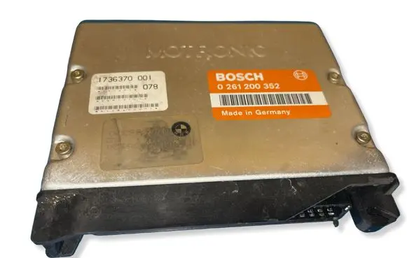 BMW 8 E31 Engine control unit/module 0261200352