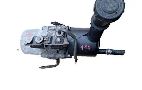 Peugeot 3008 I Power steering pump 9675811080