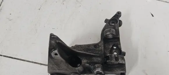 Peugeot 307 Generator/alternator bracket 9685991680