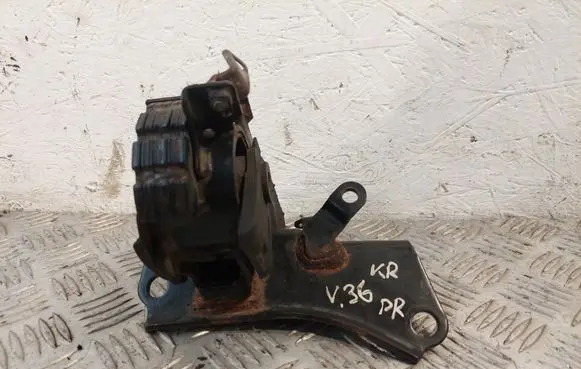 Engine mount bracket