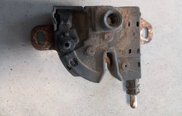 Ford Mondeo MK II Engine bonnet/hood lock/catch 16700AF