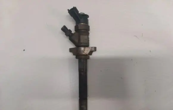 Peugeot 207 Fuel injector 0445110311