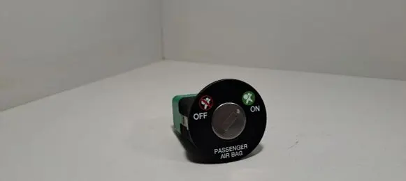 Hyundai Santa Fe Passenger airbag on/off switch 