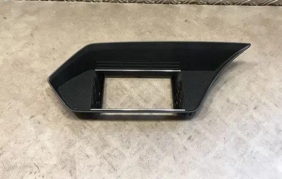 Mercedes-Benz E W212 Radio/GPS head unit trim A2126801336