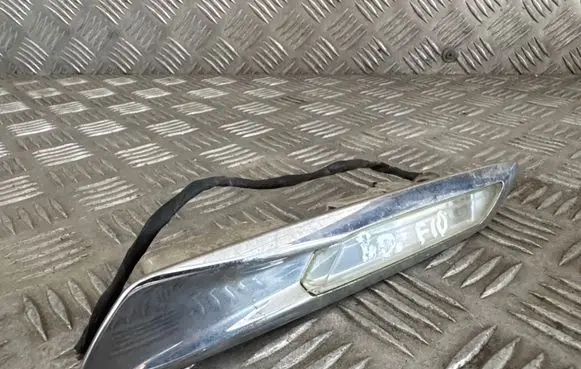BMW 5 F10 F11 Front fender indicator light 7154168