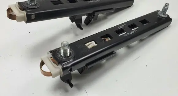 Opel Astra G Seat belt adjustment rail 090560661