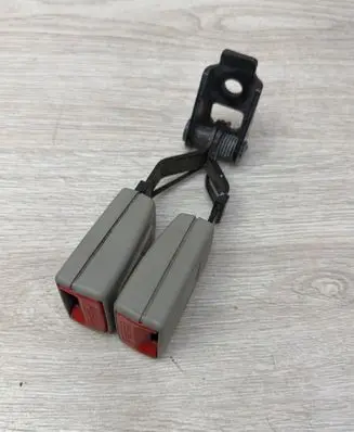 Citroen C5 Middle seatbelt buckle (rear) 96561757ZW 34013679 C020409