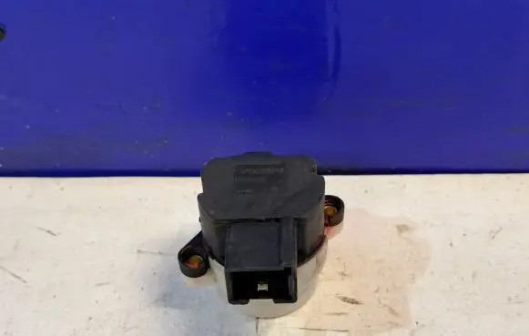 Volvo V70 Ignition lock 8645228