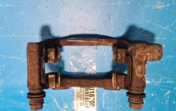 Volkswagen Touran I Front brake caliper