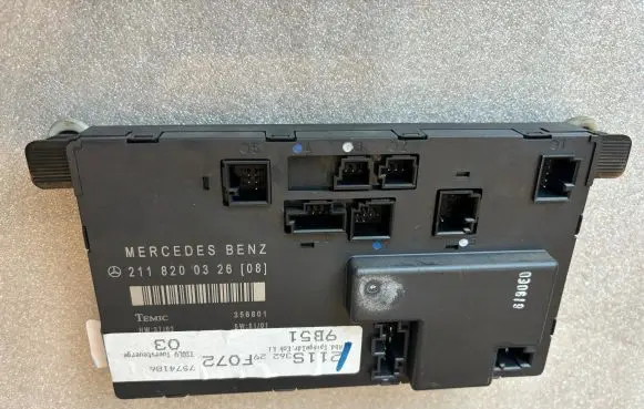 Mercedes-Benz E W211 Door control unit/module 2118200326 A2118200326