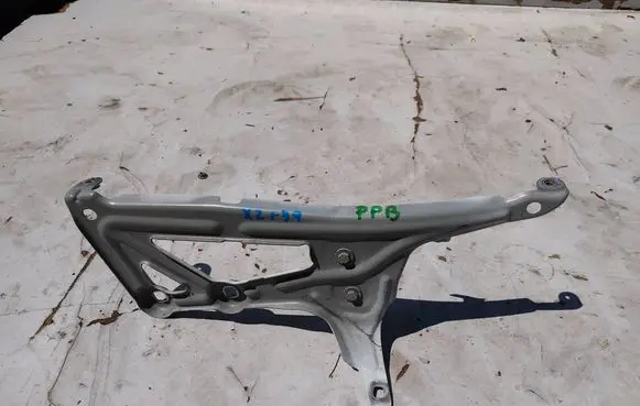BMW X2 F39 Fender mounting bracket 7431008