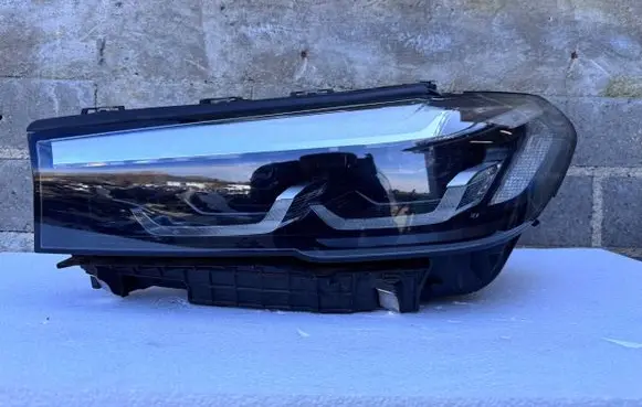 BMW 5 G30 G31 G38 Headlight/headlamp 8495279