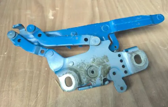 BMW M2 F87 Loading door lower hinge 7239416