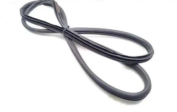 Suzuki SX4 S-Cross Front door rubber seal 