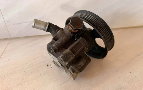 Opel Insignia A Power steering pump 13309339