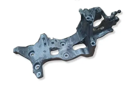Volkswagen Golf VII Generator/alternator bracket 04L903143B