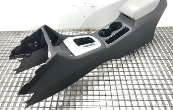 Audi Q3 8U Center console 