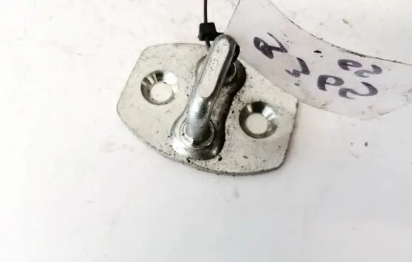 Ford Mondeo Mk III Front door lock loop/hook striker 