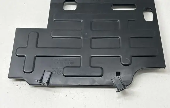 Mercedes-Benz Vito Viano W639 Dashboard lower bottom trim panel A6396801006