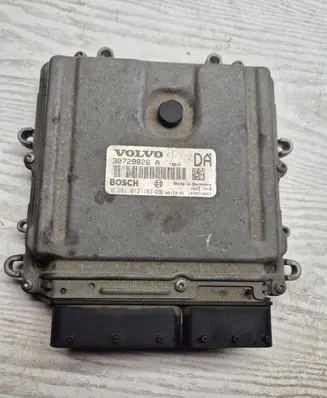 Volvo V70 Engine control unit/module 30729826A 1039S10667 0281012103