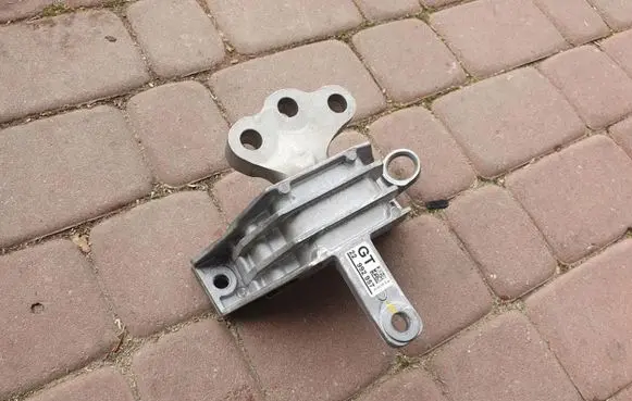 Opel Insignia A Engine mount bracket 22992957