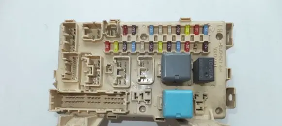 Toyota Avensis T250 Fuse module 8264105030 TOYOTA8264105030
