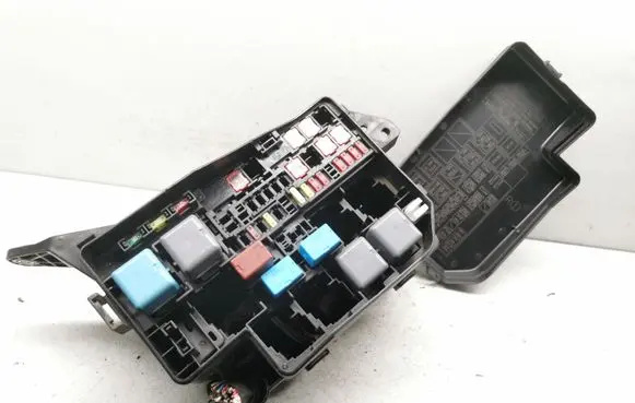 Toyota RAV 4 (XA30) Fuse module