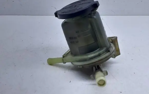 Power steering fluid tank/reservoir