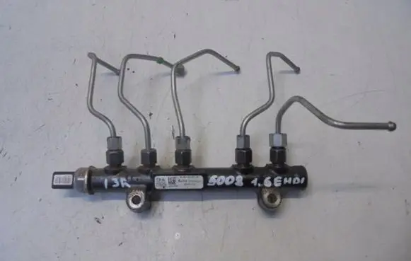 Peugeot 5008 Fuel main line pipe