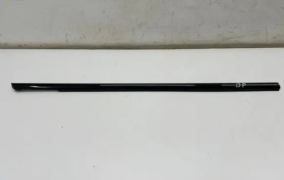 Mercedes-Benz CLA C118 X118 Front door glass trim molding A1187201000
