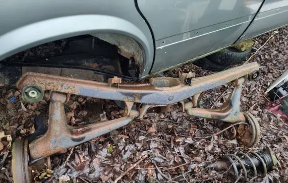 BMW 5 E28 Rear axle beam 