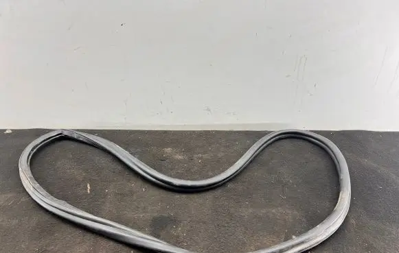 Audi TT TTS Mk2 Trunk rubber seal (body) 8J7827705