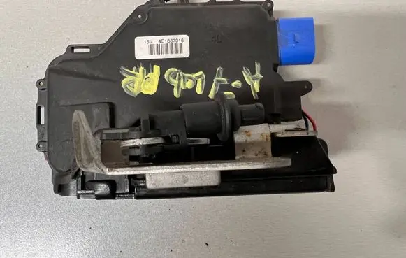 Audi A3 S3 A3 Sportback 8P Front door lock 4E1837016