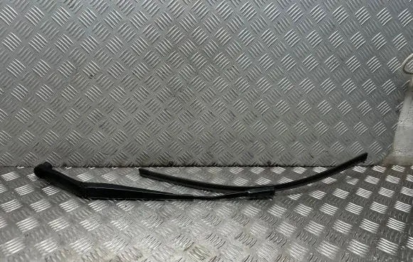 KIA Sportage Front wiper blade arm