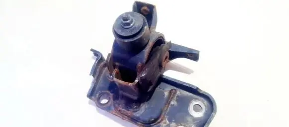 Toyota RAV 4 (XA30) Engine mount bracket