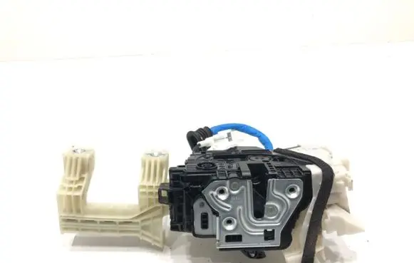 Hyundai Elantra VII Front door lock 