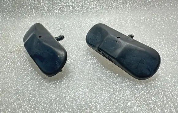 Windshield washer spray nozzle