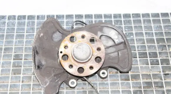 Mercedes-Benz E A207 Front wheel hub