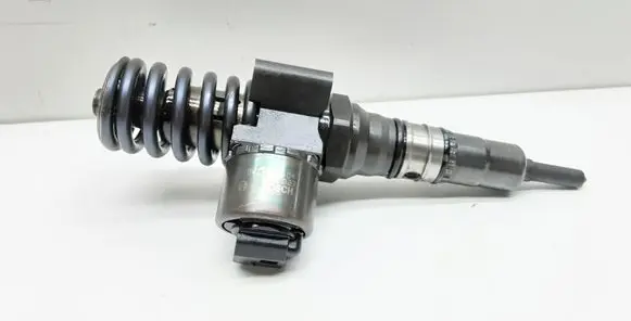 Volkswagen PASSAT B6 Fuel injector 0414720404