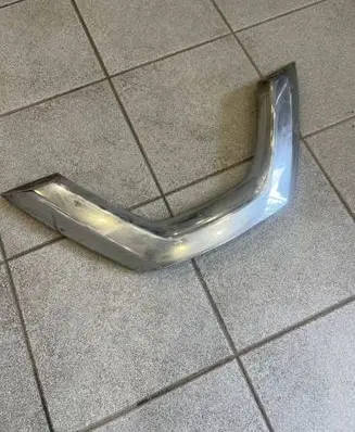 Nissan X-Trail T32 Front bumper upper radiator grill 623104CE0A