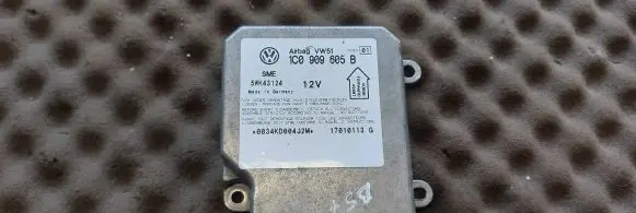 Volkswagen PASSAT B5 Airbag control unit/module 1C0909605B
